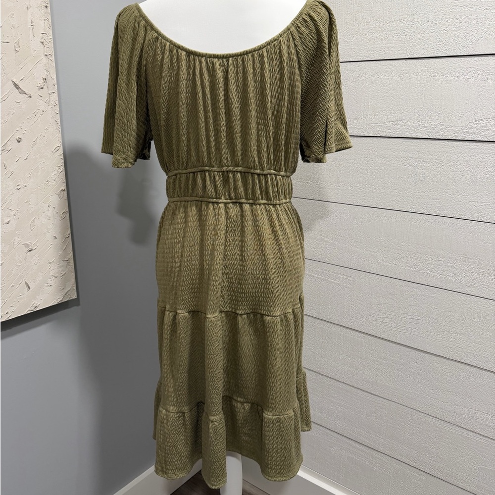 Gilli Sage Green Tiered Midi Dress - Picture 5 of 6